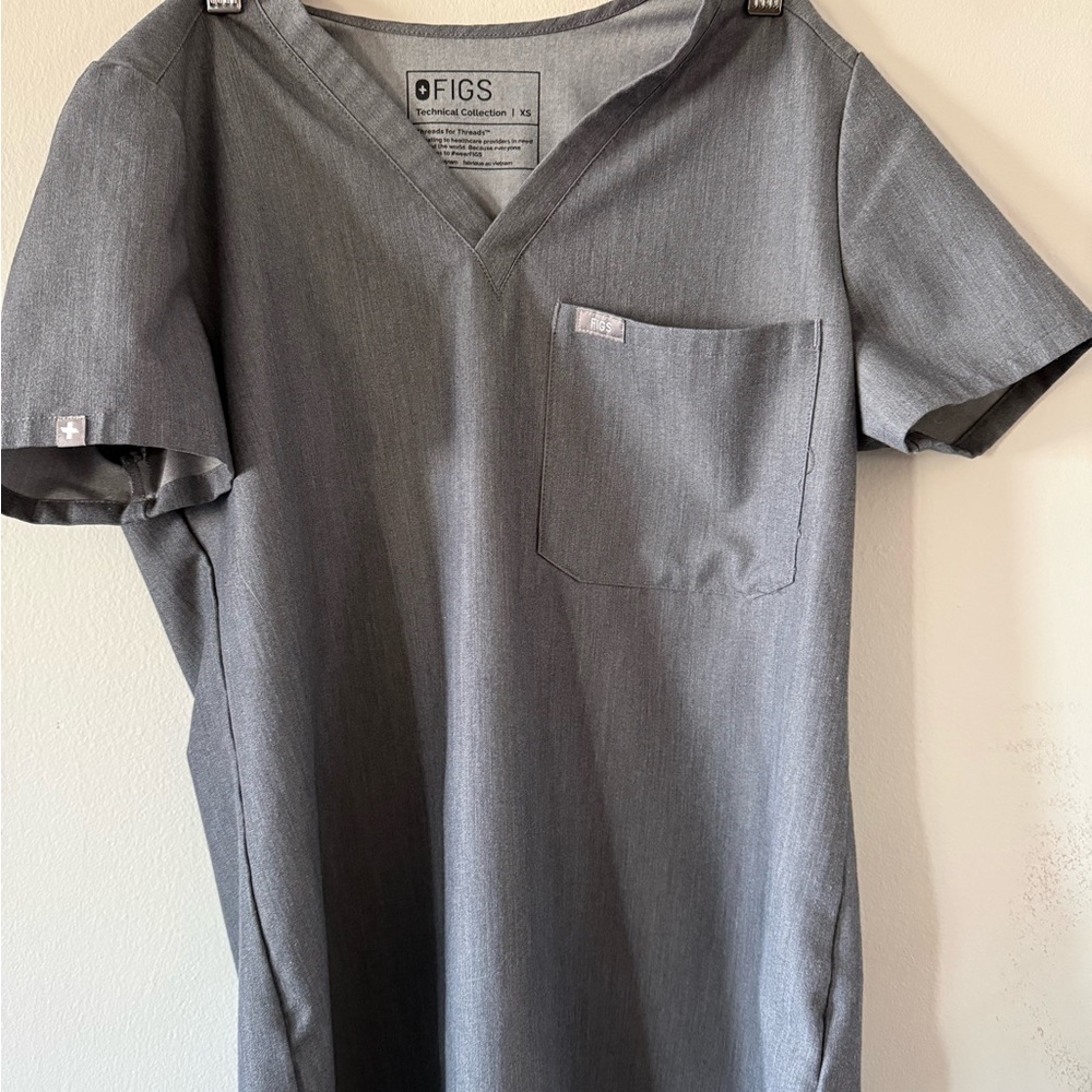 Figs Catarina Top + Livingston Pants- Scrubs- Graphite Grey